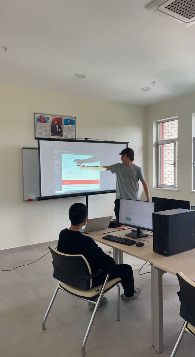 Mentörlerimiz Çengelköy Mahalle Mekteplerinde,lise öğrencileri için açılan Kodlama Atölyesinde, Python eğitimleri vermeye başladı. Kodlama alanında akranlarına yardımcı olmakta istekli olan öğrencilerimizi ve Girls in Tech kulübümüzü kutluyoruz! #girlsintech #coding <a href="/UAAOFFICIAL/">UAAOFFICIAL</a>