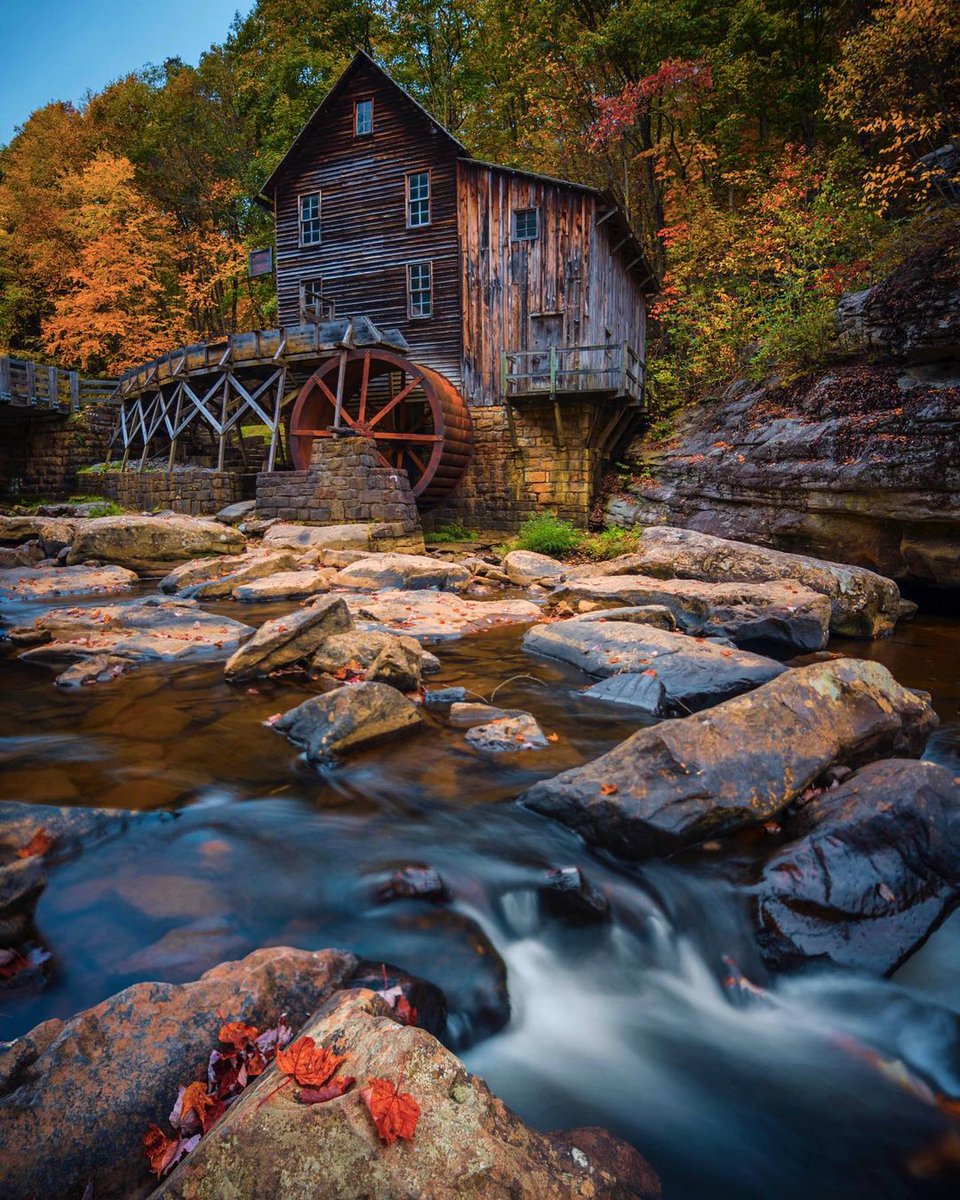 newrivergorge's tweet photo. #StateParkSunday Snap stunning fall photos in front of the iconic Glade Creek Grist Mill at Babcock State Park. 🍂
📷 : https://t.co/JFPbxlgJZS https://t.co/RApYfngxCc