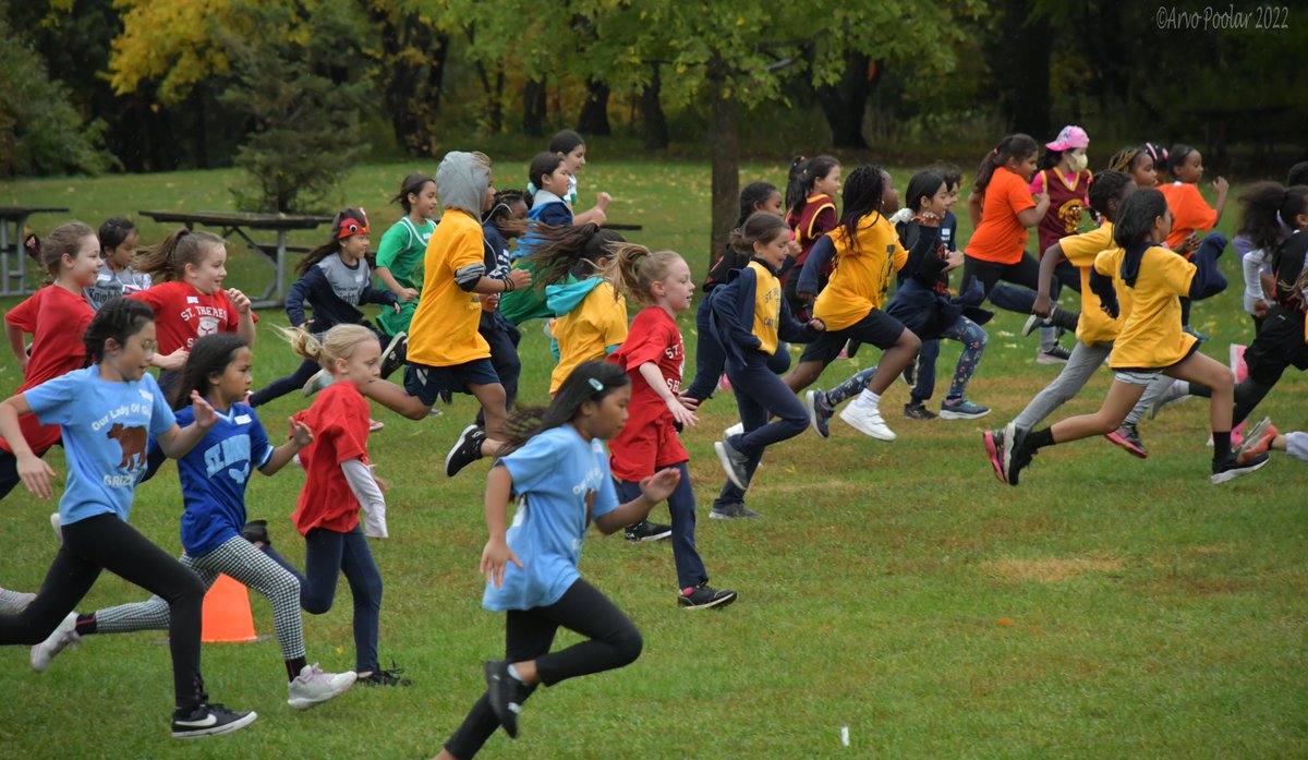 arvopi's tweet photo. @TCDSB Grade 3 girls start their cross country run at Morningside park. For most if not all of the competitors this is there first competition https://t.co/gg2e8XdW4p