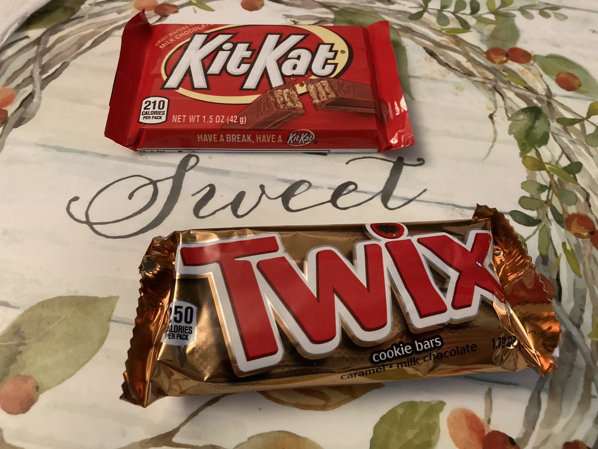 MoonlitMaple's tweet photo. It’s almost time… #KitKatvsTwix #MarioKart8Deluxe https://t.co/0IXqmPN3XJ