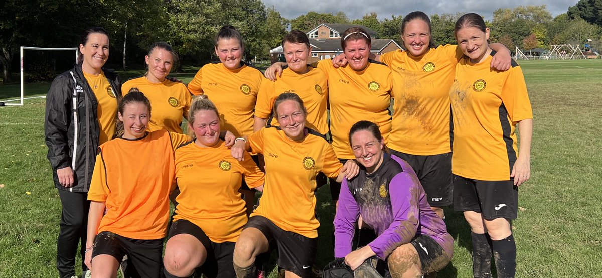 League game away to Cranleigh Blues. The pitch was tough, weather couldn’t decide what it was doing, but we got  the points. 2 goals from Hayley, 1 for Mills and a banger pen from Chrissy. Score ended 4-2 to the ladies. POM went to Connie who put in an outstanding shift 🧡🖤