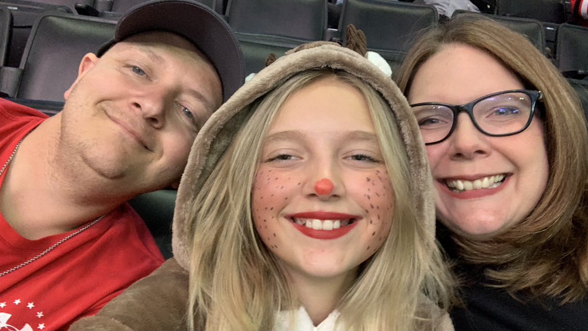 33Watters's tweet photo. Bring home the W.I.N today MAVS! 🏒❤️🖤🤍🥅 #EveryoneForOmaha #OmahaHKY https://t.co/tjjnq263zH