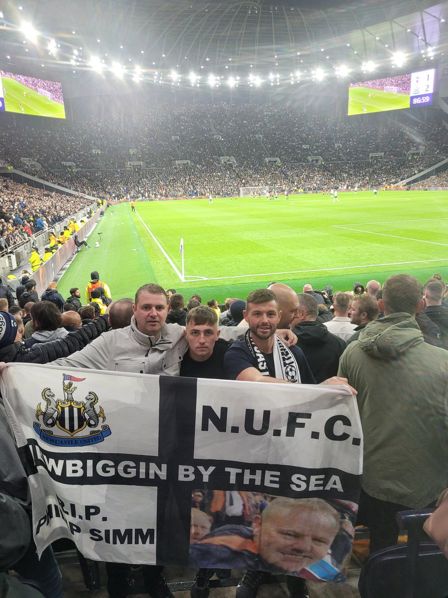 1davearmstrong's tweet photo. What a team, what a day so proud of the lads well done @NUFC #stopusifyoucan #canyouseeusnow #NUFC #TottenhamvsNewcastle https://t.co/o5PBcRaIbc