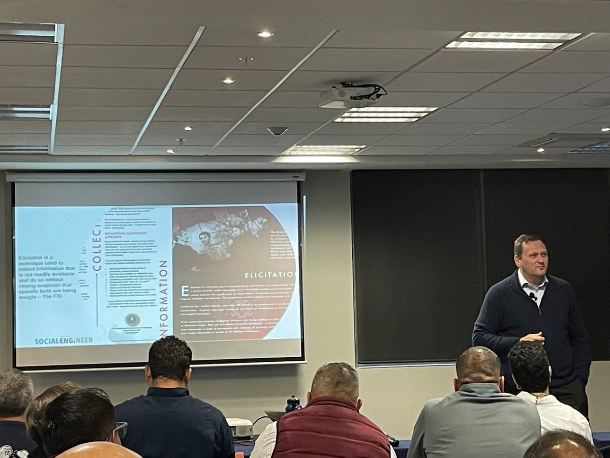IvanStudio's tweet photo. Un placer capacitarnos con @humanhacker Christopher Hadnagy en materia Anti #HumanHacking, con algunas metodologías usadas por el FBI, en el marco del #EPSummit.
Felicidades a todo el staff de @WSO_Security por esta cumbre #Inteligencia #CiberSeguridad https://t.co/JwgdBZJkIS