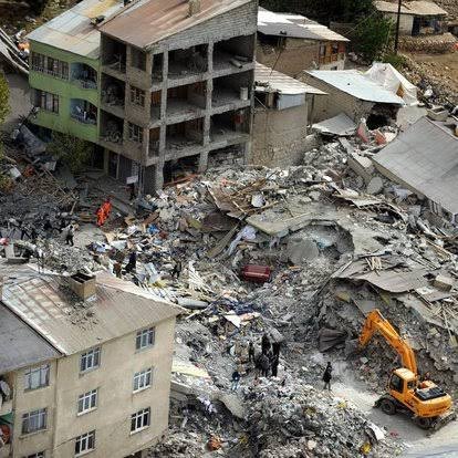 SaidGuness's tweet image. #VanDepremi 
Ekim güzeldir , 23’ü olmasa..
23 Ekim 2011 🥀