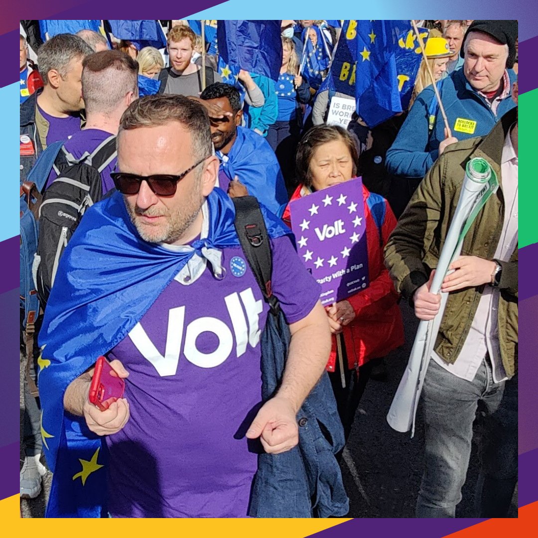 VoltEuropa's tweet photo. Over 50,000 people marched through the streets of London for the National Rejoin Rejoin March — with @UkVolt as an official partner. This was the first pro-EU march since 2019 and Britain’s official departure from the EU. 
#nationalrejoinmarch @MarchForRejoin #VoltOnTheStreets https://t.co/4ZKTf9tQFq