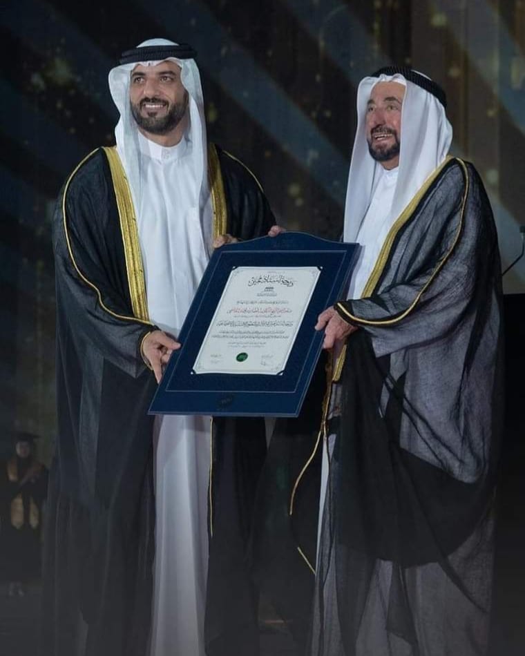 EnmaaEngcon's tweet photo. نتقدم بأسمى آيات التهاني والتبريكات إلى صاحب السمو الشيخ الدكتور سلطان بن محمد القاسمي حاكم الشارقة بمناسبة تسلمه درجة أستاذ مميز في الآداب والعلوم الإنسانية والاجتماعية من مجلس أمناء جامعة الشارقة.
لإنجازات سموه البحثية ومؤلفاته العلمية وتأسيسه عدداً من المؤسسات الأكاديمية https://t.co/qhlapLx3xM