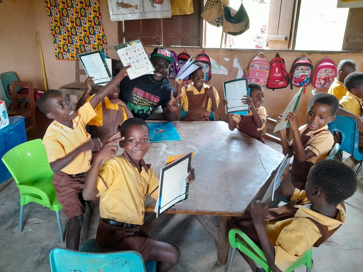 JodebFoundation's tweet photo. This are KG 2 pupils of Saforo D/A basic school. They benefited from our Back To School Project. 
Our mandate is to accelerate the delivery of #QualityBasicEducation in underserved communities. 
#BackToSchool #SDG4 #SavingSmiles 
#EMPOWEREDGirl https://t.co/4dORDDkigc