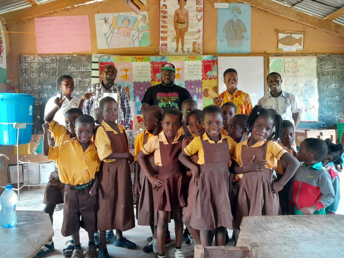 JodebFoundation's tweet photo. This are KG 2 pupils of Saforo D/A basic school. They benefited from our Back To School Project. 
Our mandate is to accelerate the delivery of #QualityBasicEducation in underserved communities. 
#BackToSchool #SDG4 #SavingSmiles 
#EMPOWEREDGirl https://t.co/4dORDDkigc
