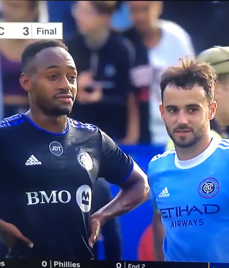 TheFrankIsola's tweet photo. Played on the same club team as kids…that’s why they’re not covering their mouths as they speak. Cool moment for their old, slim coach ⁦@Kieranpatrick11⁩ https://t.co/lKFMn6Luu5