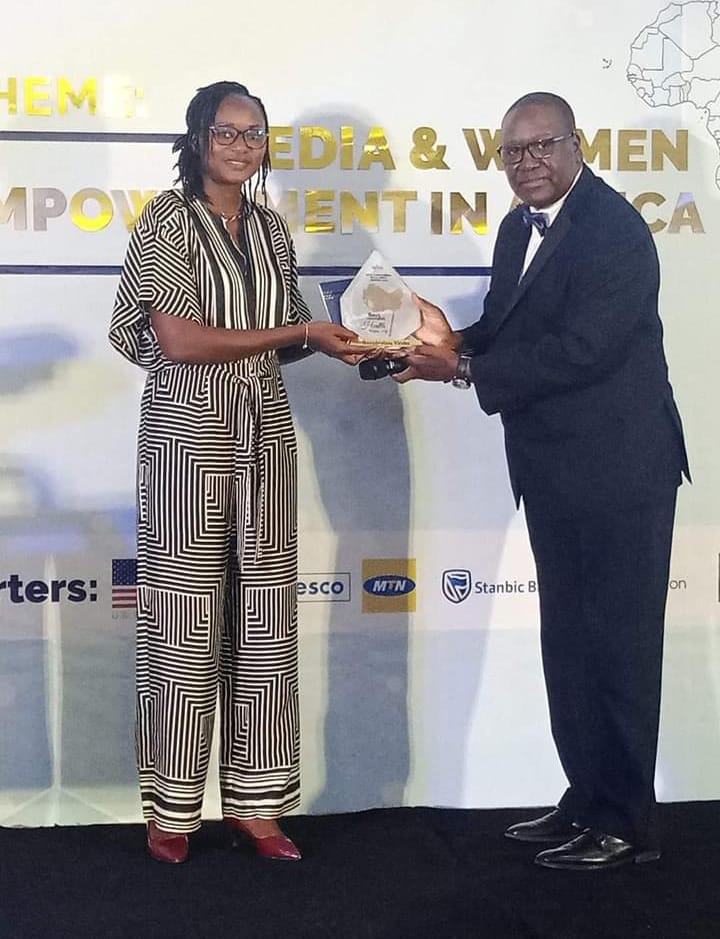 KindoB's tweet image. Lauréate du prix #WAMECA qui récompense les meilleurs journalistes de l'Afrique de l'Ouest, dans la catégorie santé féminine.

Merci infiniment à tous pour vos encouragements. 
moussonews.com 
#Burkina
#lwili 
#TL226