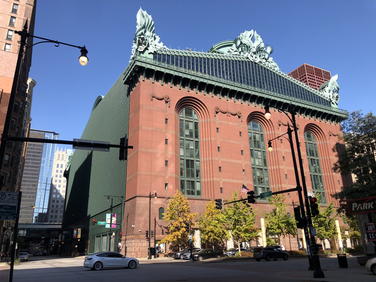 Cultural_Chron's tweet image. Nice lazy, windy Sunday afternoon in downtown #Chicago walking to the #HaroldWashingtonLibrary
