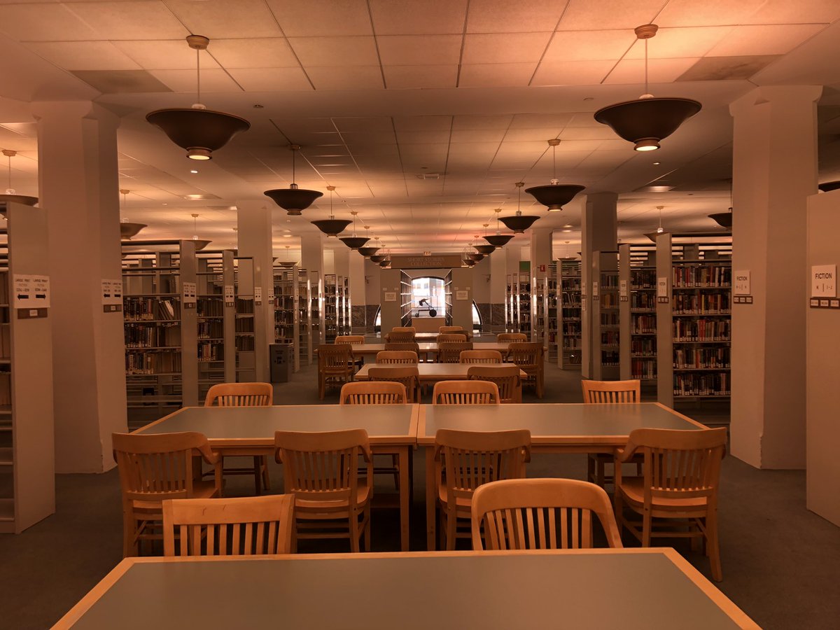 Cultural_Chron's tweet image. Nice lazy, windy Sunday afternoon in downtown #Chicago walking to the #HaroldWashingtonLibrary
