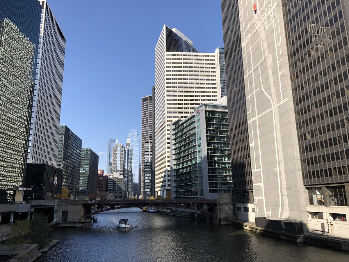 Cultural_Chron's tweet image. Nice lazy, windy Sunday afternoon in downtown #Chicago walking to the #HaroldWashingtonLibrary