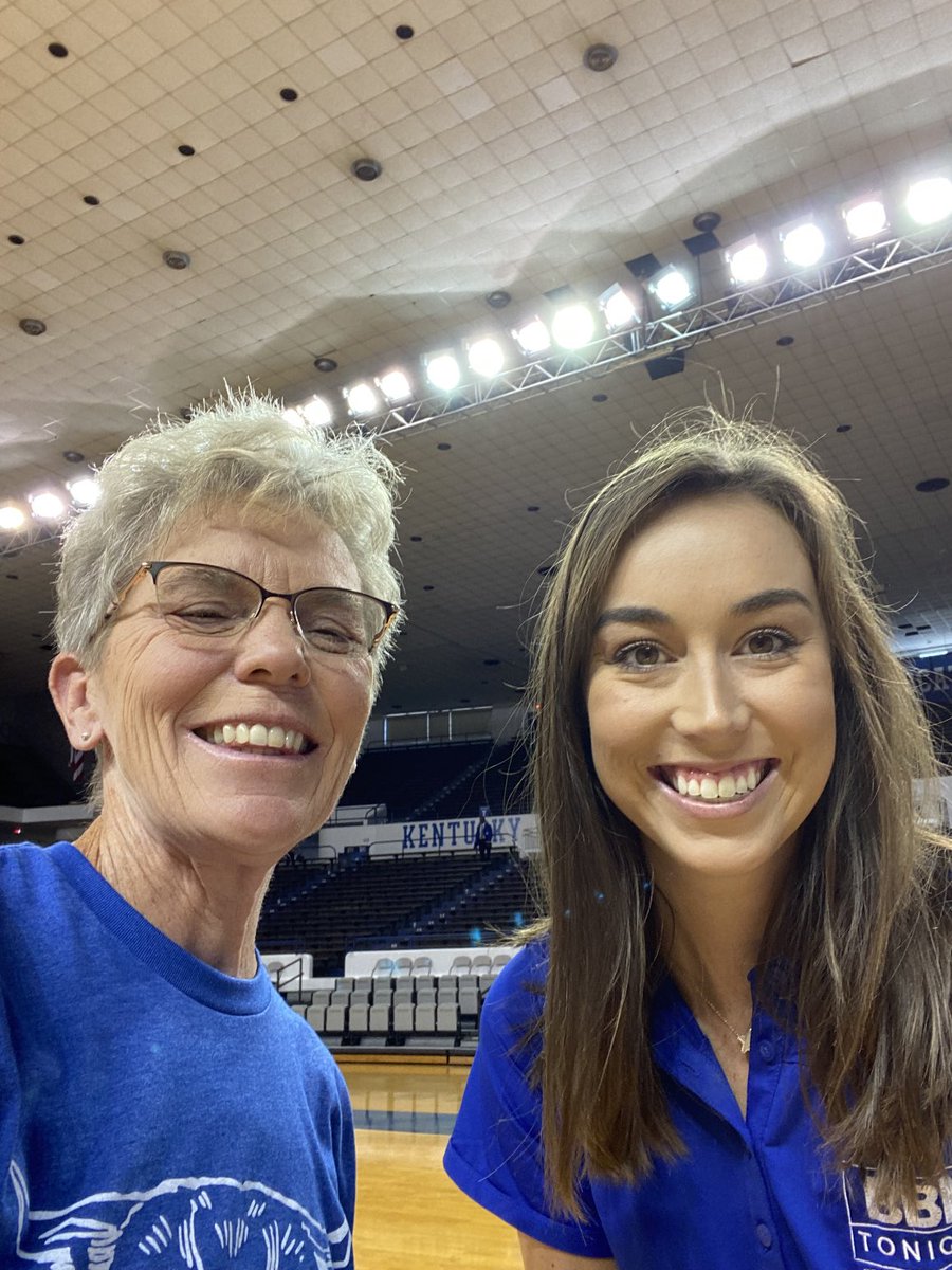 HarrisonJoanB's tweet photo. Some day I’m going to grow up to be ⁦@MaggieDavisTV⁩ or ⁦@MrsTylerKSR⁩ ! https://t.co/aPiXWJ3upZ