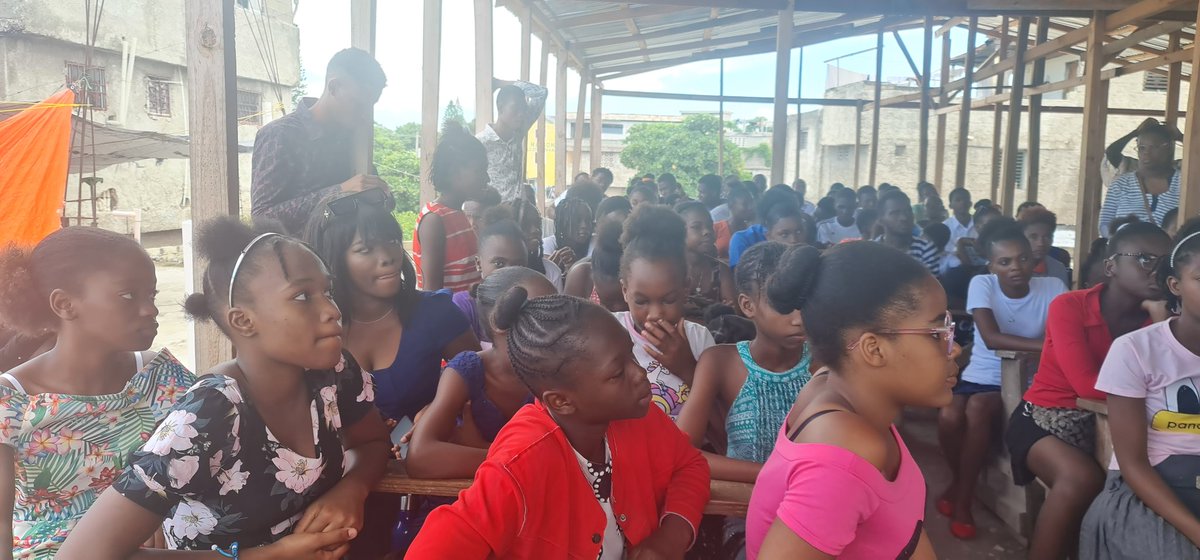 RefugeRef's tweet photo. Le Ref-Haiti s'allie avec @OnusidaHaiti,@undphaiti,@UNICEFHaiti,@UNFPAHaiti et #fosref pour lancer le projet " Autonomiser les femmes vulnérables pour lutter contre la féminisation du VIH". Ce 23/10/22, on a sensibilisé 120 jeunes des 200 prévus sur #cholera,#COVID19,#vih ,#VBG https://t.co/K80180MunP