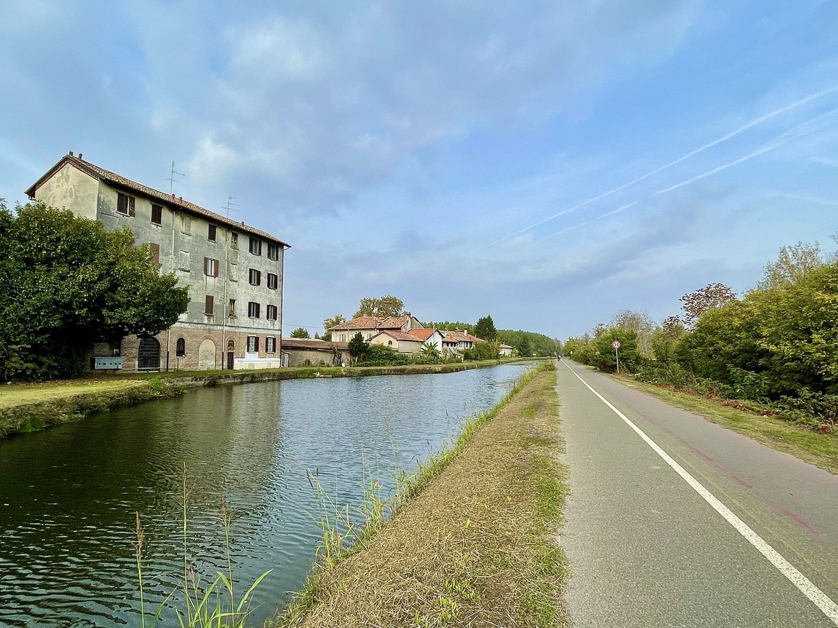 MaxMart4810's tweet photo. Naviglio pavese da Pavia a Milano #iocorroqui #todaysplayground #running #unpodipiano #navigliopavese #certosadipavia⛪️ #casarile #binasco #rozzano #assago #darsenamilano #pavia #milano #inaltotrail #inaltoteam https://t.co/et4BBNS0nh