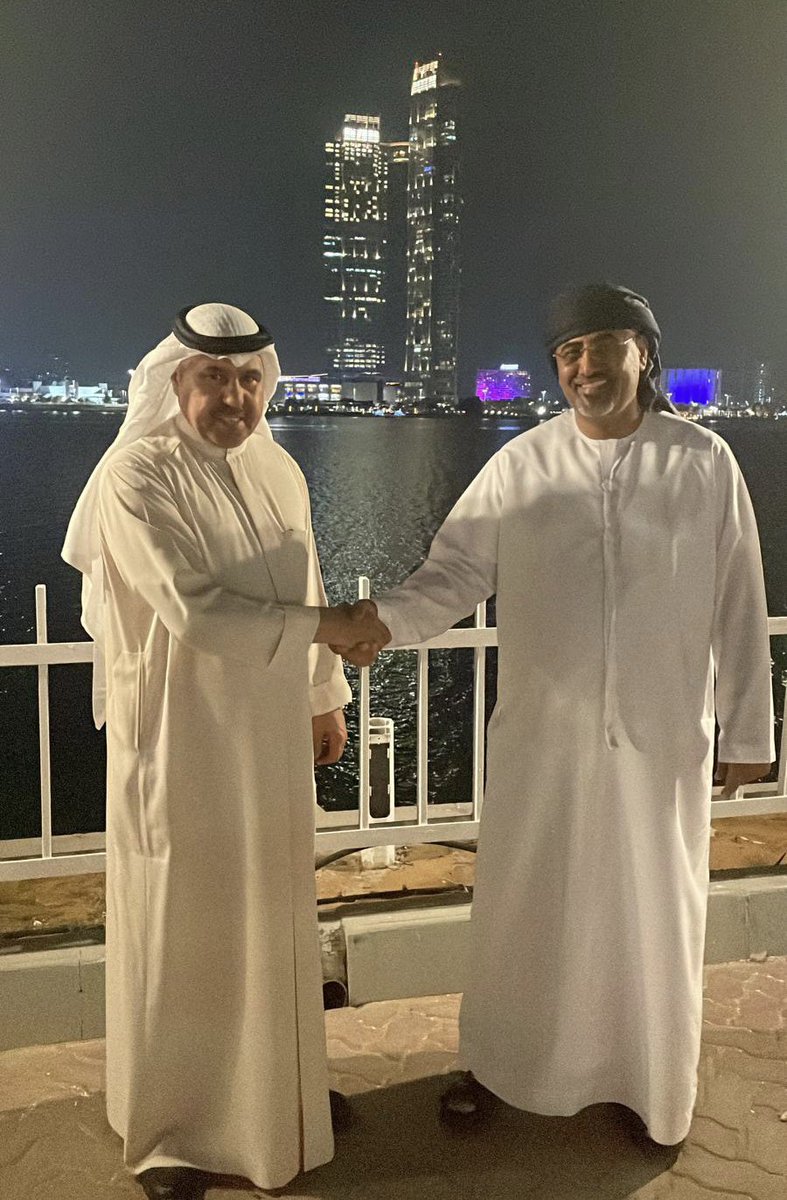 اسعدنا حوار على العشاء مع الاخ الرئيس عيدروس الزبيدي رئيس المجلس الإنتقالي الجنوبي نائب رئيس مجلس القيادة الرئاسي 
شكرا ابو القاسم على طيب حديثك وحرصك على أبناء الوطن وعائلاتهم والشهداء وخطة دعم خدمات المناطق المحررة من الحوثي.