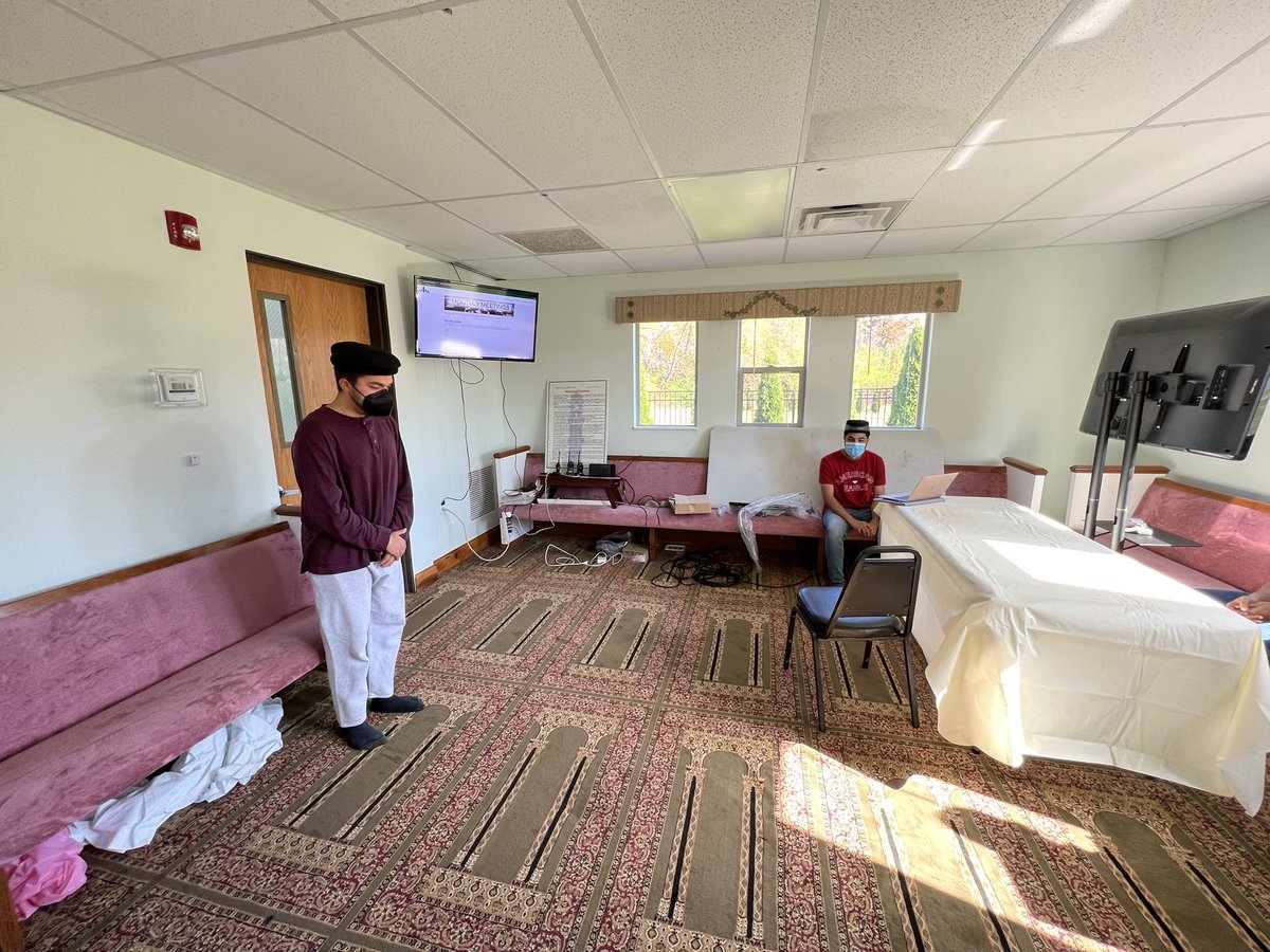 MuslimYouthCol's tweet photo. #MuslimYouth in Columbus held their general body meeting today where they discussed a presentation about the existence of God to further build a #LivingConnectionWithAllah https://t.co/RGRnCSxsKw