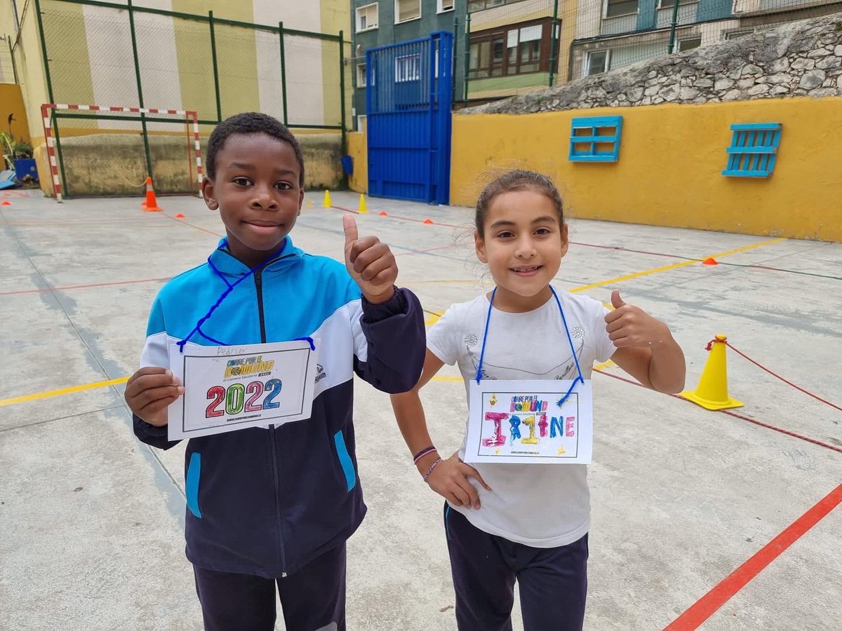 ColeAnunciacion's tweet photo. Tarde misionera en el cole con motivo del DOMUND. Nos visitó Rosa, voluntaria de misiones y preparamos nuestros dorsales para la carrera “Corre por el DOMUND”. #YoSoyDOMUND https://t.co/9DW3MWxIeh