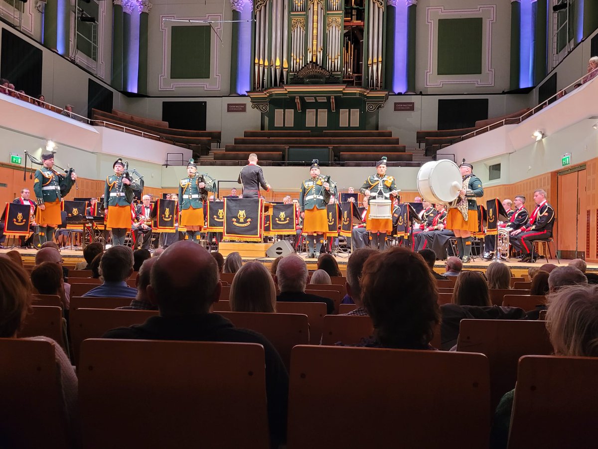 Fantastic evening yesterday, at the DF Gala Concert in aid of the Defence Forces Benevolent Fund and Soldiers Aid. Incredible performance by the combined bands of the Irish Defence Forces and special guest artiste: Anna Devin!