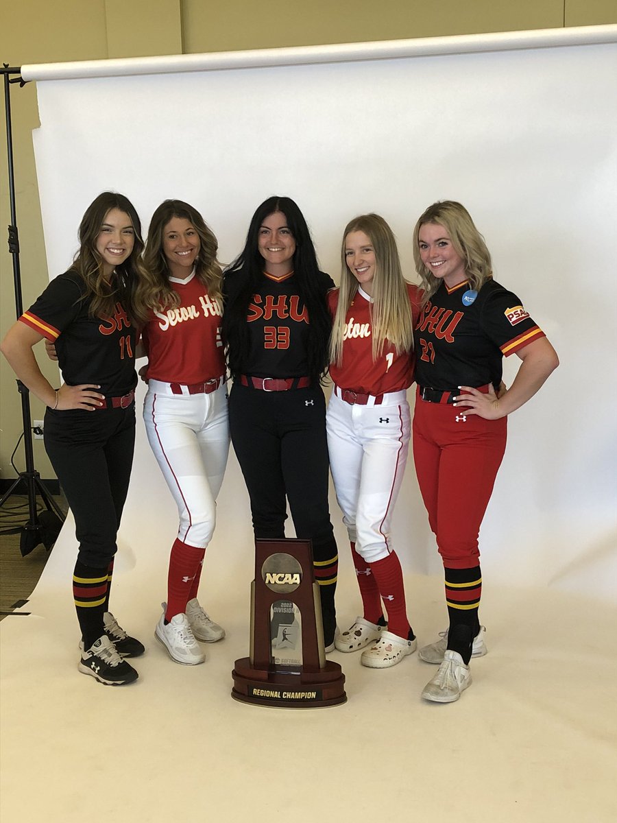 GriffinsSports's tweet photo. Always a blast on Media Day. https://t.co/KTSOdswIqE