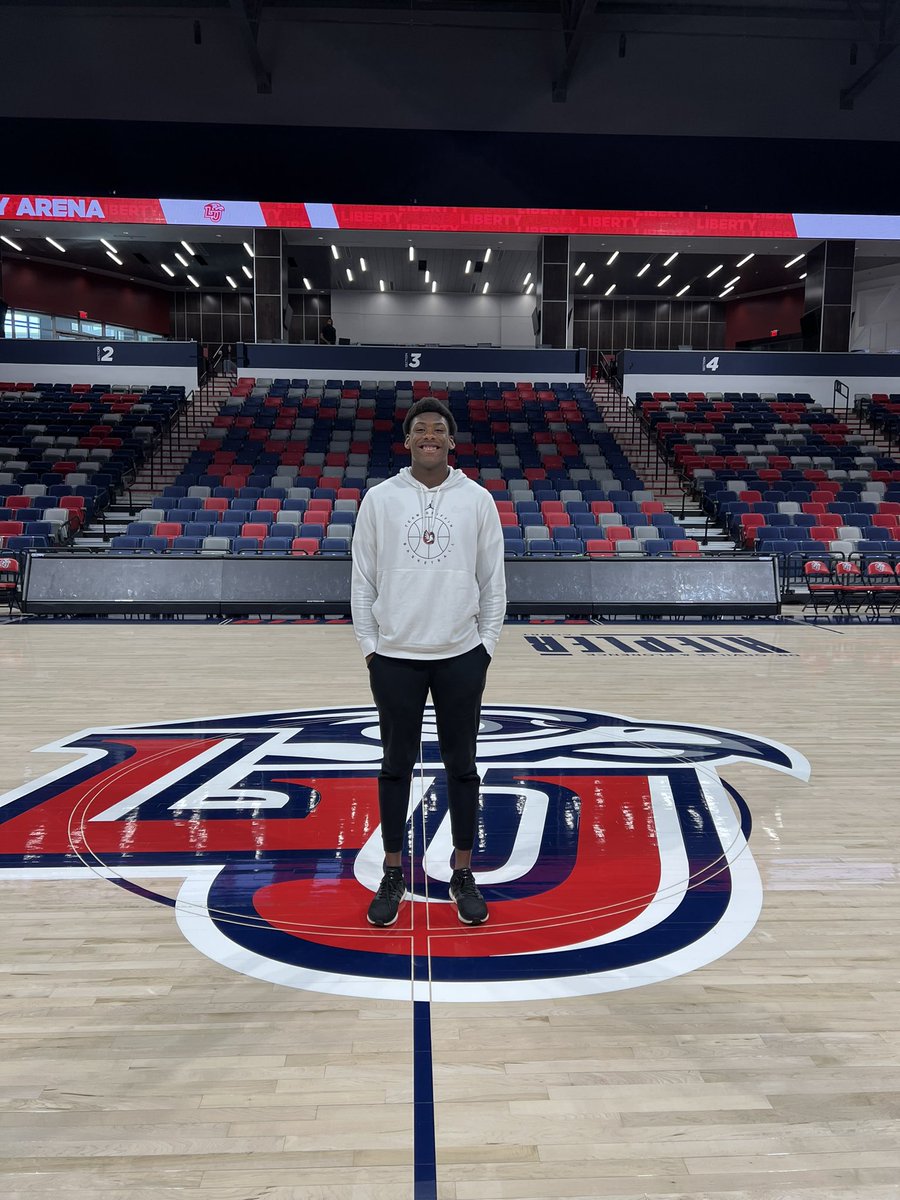 After a great visit I’m beyond blessed and humbled to receive a scholarship offer from Liberty University!!!🔴⚪️ Huge thank you to Coach McKay,Coach Pierre, and the rest of the Liberty staff for having me out on campus!#goflames @LibertyMBB_ @JoePierreIII @TeamGriffinEYBL