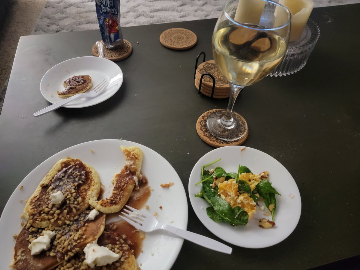 laramk83's tweet photo. After hearing our raves about @HelloFresh when they are at their dads the 14 year old requested a box to try cooking.   Was fantastic again and he loved cooking, plus a teenager cooking for the whole family huge win! @ObeeJuanTV @Ezekiel_III https://t.co/aDf4QUTdAf