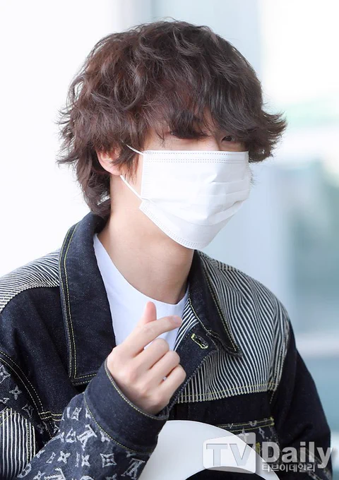 His hair is so glorious. Have a safe flight my beautiful baby Jinnie   
