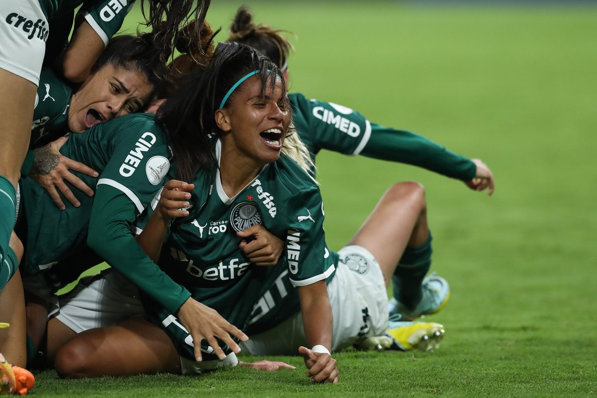 PDOpressao_'s tweet photo. LUTAMOS SEM PARAR E SAÍMOS VENCEDORAS! É O PALMEIRAS, NÃO TEM JEITO!
#AvantiPalestrinas #NaAlma
#AlmaECoração https://t.co/aGJyRHMt0M