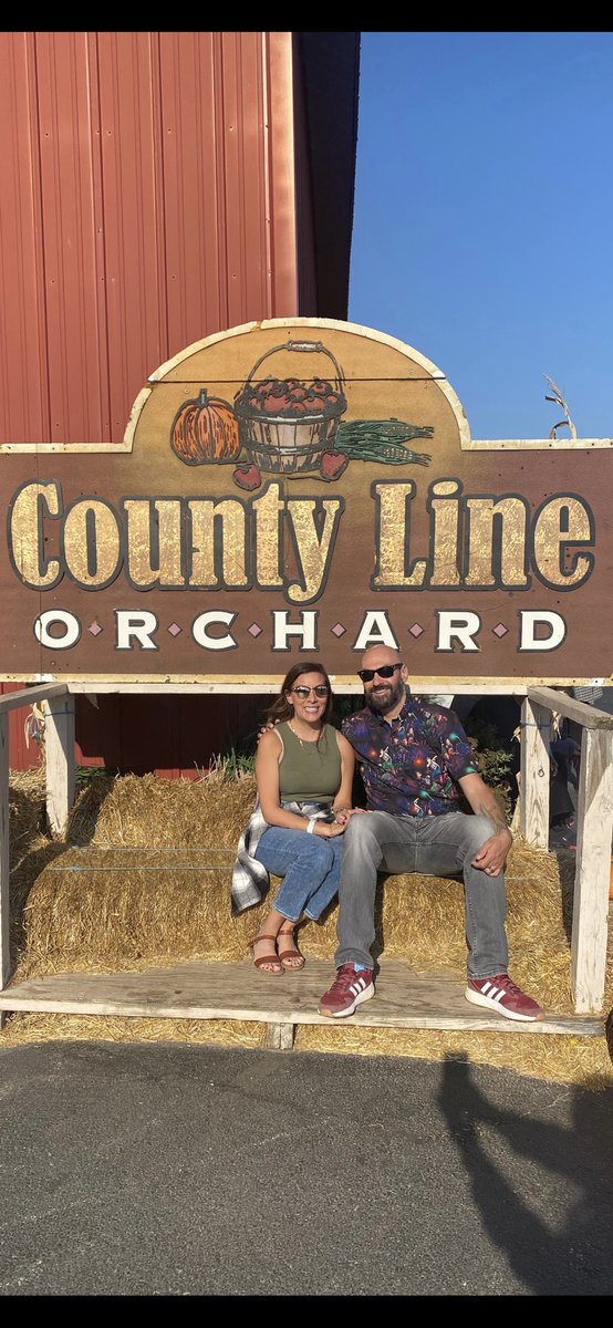 VerbalSoze37's tweet photo. We had a day at the apple orchard. I caught an apple! #FallYall #BasicAsFuck https://t.co/jY4TqbUTMM