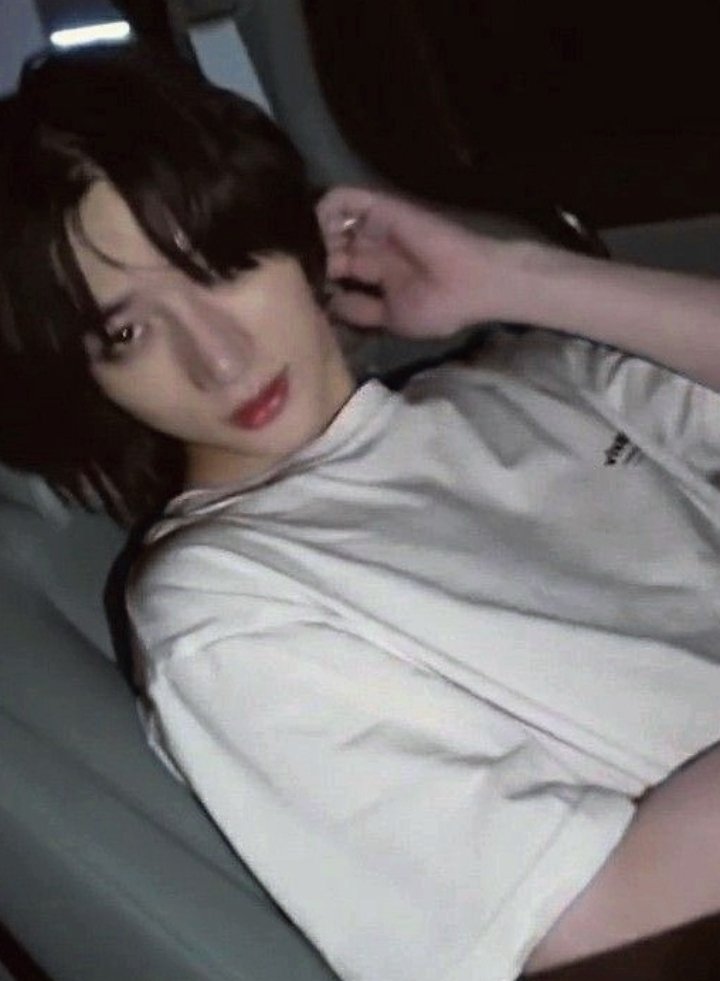 vivid_ofc's tweet photo. [#LUCIS/#루시스]
Oi gente!! Lucis aqui 🌼
Estamos nas etapas finais do nosso debut e contamos com o apoio de todos vocês vius!!♡ nos aguardem caraiiiiii 헤헤😋 https://t.co/MiogwephF5