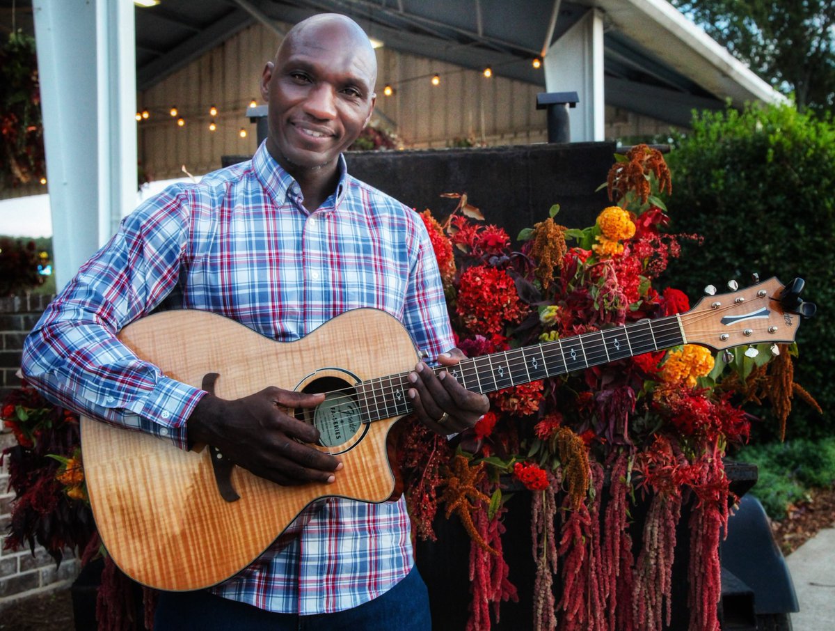 southfoodways's tweet photo. To close out SFA’s 2022 Fall Symposium, we were delighted to hear four original songs about barbecue from Grammy Award-winning artist @CBurnside_BCR. #SFAOxF #SFABBQ https://t.co/MaPr7792rA
