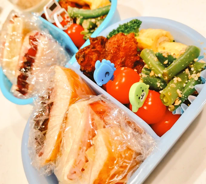 今日はお弁当ージャムサンドのジャムはさみすぎたな 