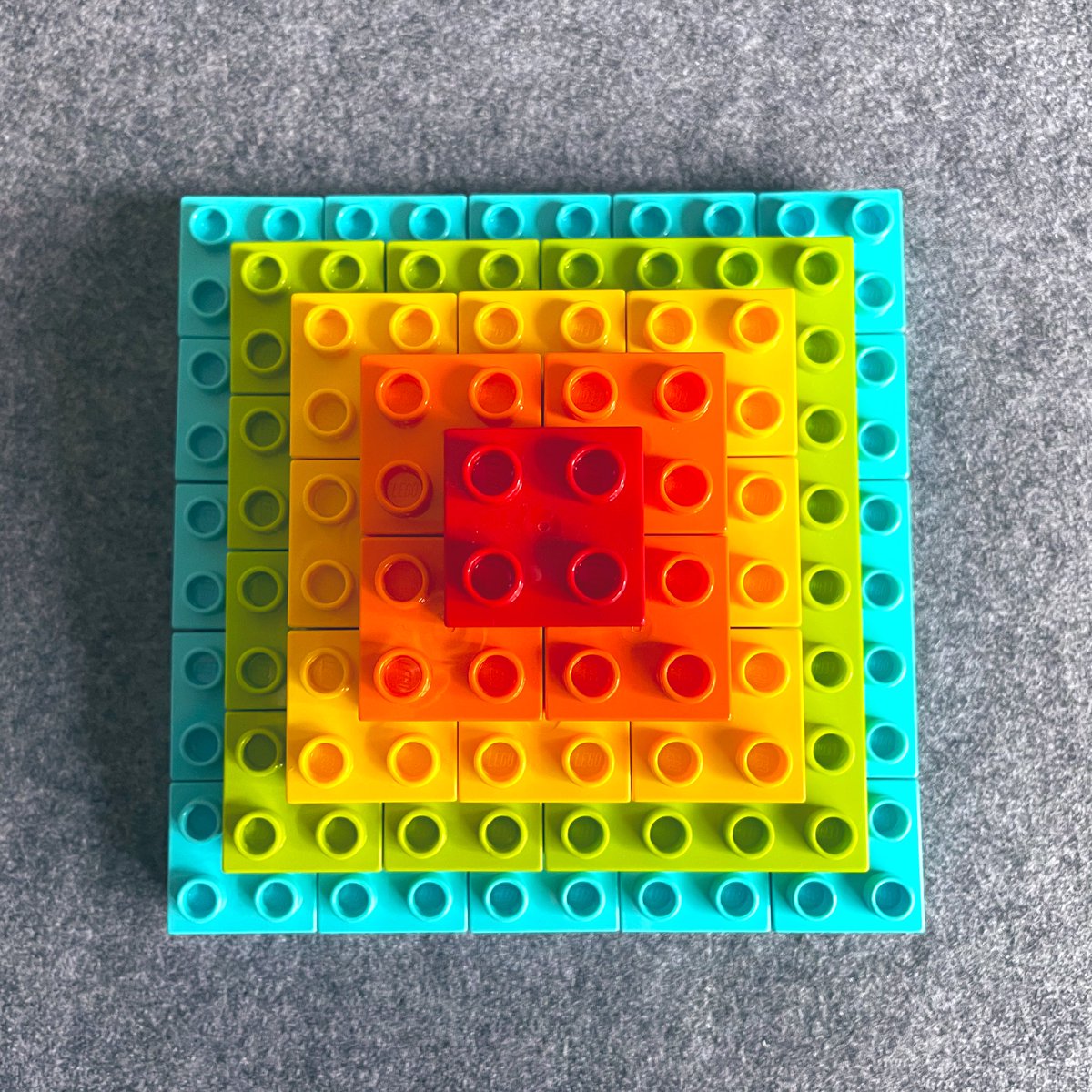 MrJohnRowe's tweet photo. How many?

#mtbos #iteachmath #legomath #tmwyk https://t.co/7y93AR0was