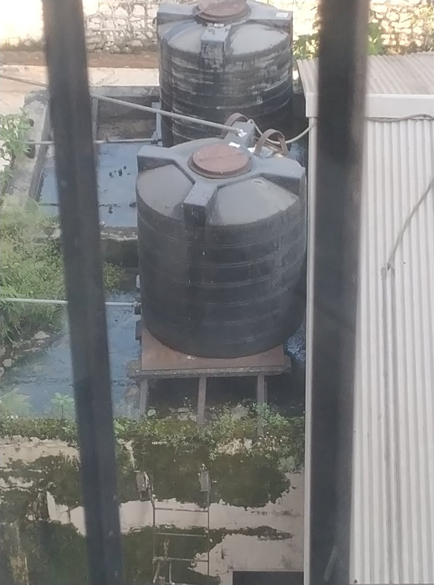 आरपीएफ reserve line मुलुंड में लगातार पानी की बर्बादी
@RPFCRBB 
@asc_rpf
RPF Mulund reserve line Barracks - please Close Water taps.Overflowing SintexTanks continuously since a Week in old building Nxt to Vaitarna bldng (newly constructed)Wasting valuable resource?
@GM_CRly