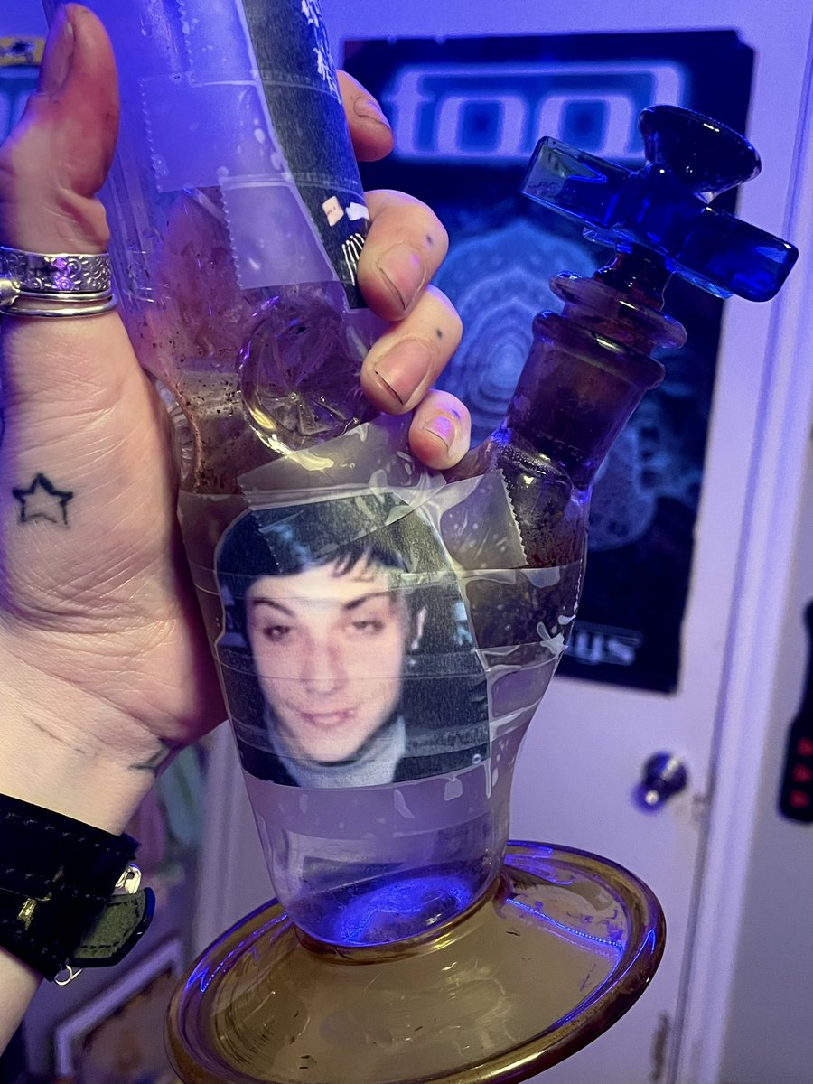xoxofrnki's tweet photo. i finally got a bunch of my old mcr shit out of storage and i found my frank bong that i made ages ago lmao i've been dying to show y'all this <3 https://t.co/kR8Xuy43fR