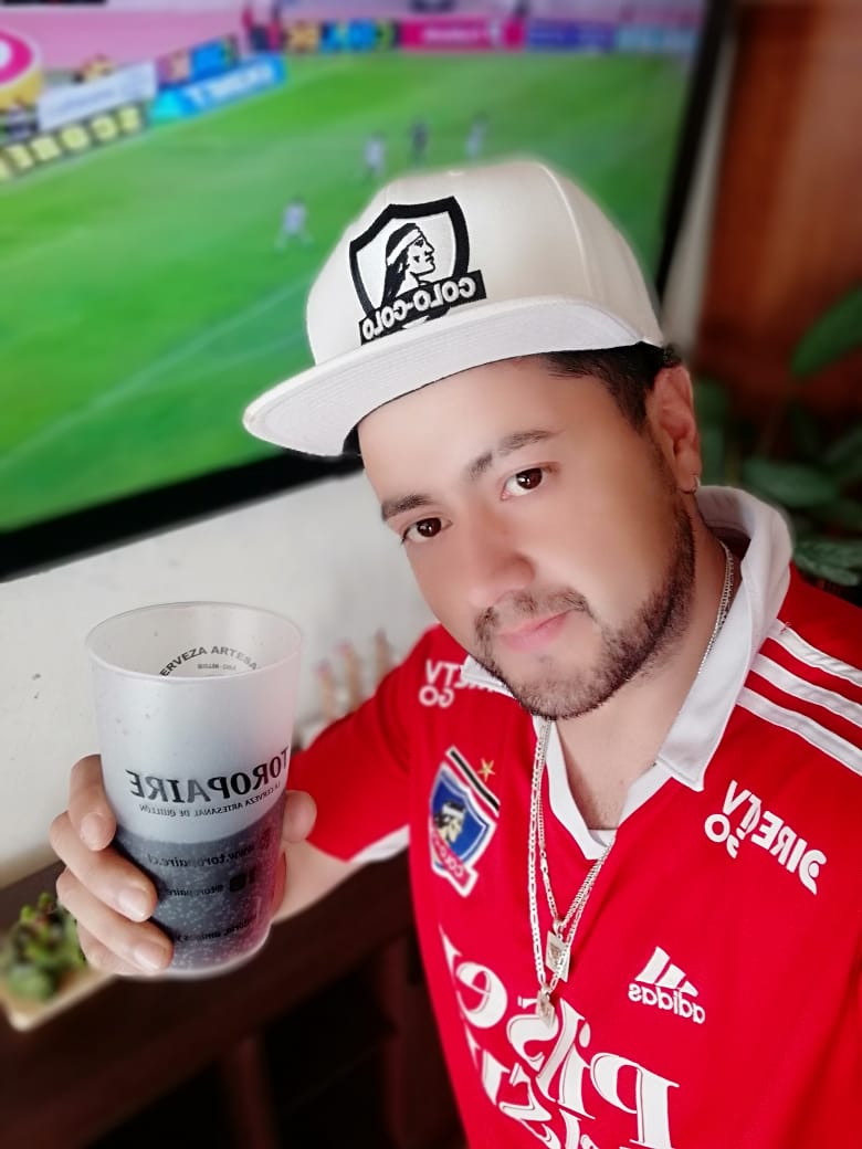 La 33 llegó papá vamos colo colo 🖤🤍