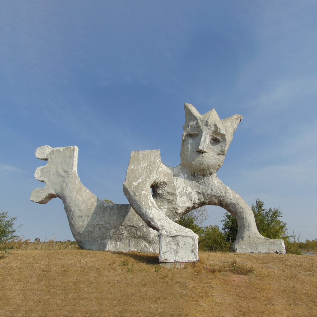 Miodrag Rogan, "The King Of Tamiš", 2016, Sečanj (Serbia)⁠
⁠
#artsy #picoftheday #funny #artecuriosa #arte #summer #estate #artoftheday #sculptures #travel #art #artist #artwork #contemporaryart #creative #modernart #sculpture #gallery #design #serbia #king #Jesus