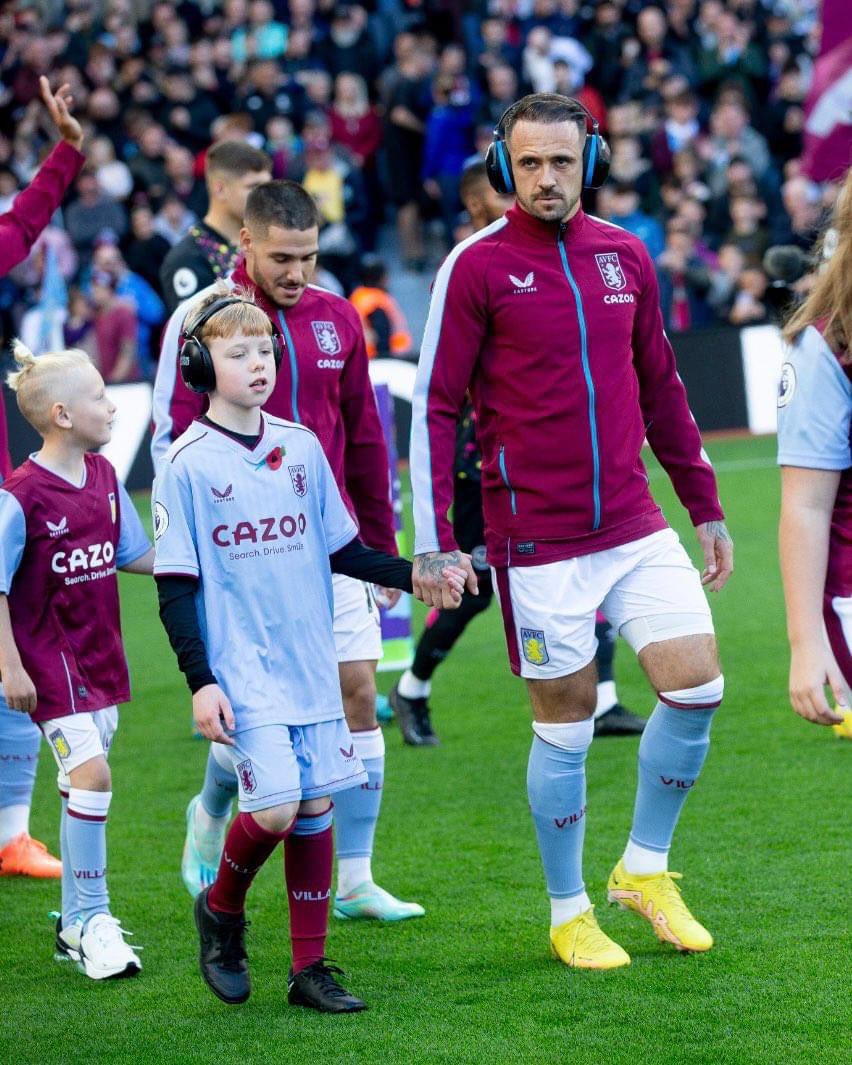 SheikhKhaledd's tweet photo. absolutely class act from Danny Ings #AVFC https://t.co/IhRLhmWsio