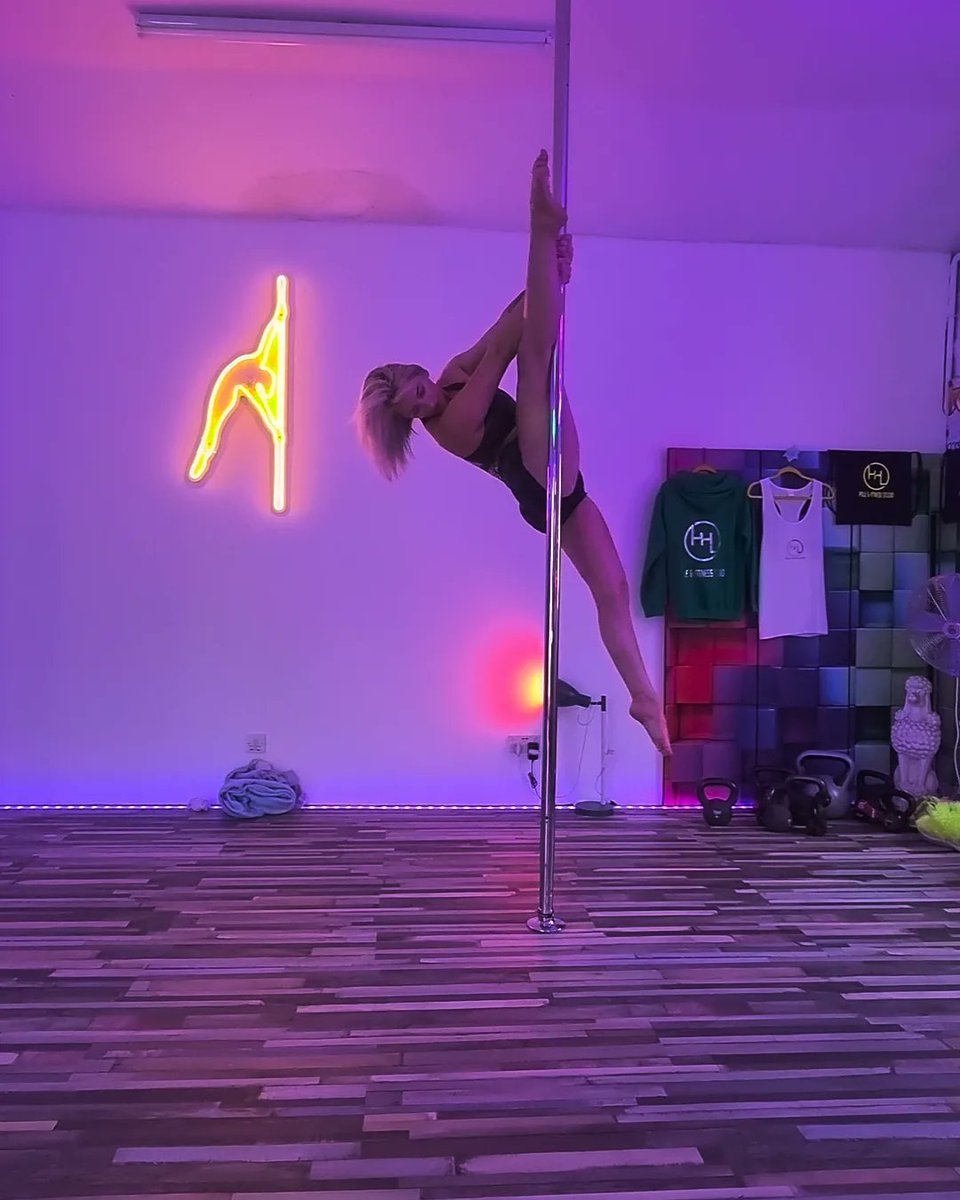 emmaS___'s tweet photo. Same combo different split 🖤 https://t.co/3maiy0Dalk