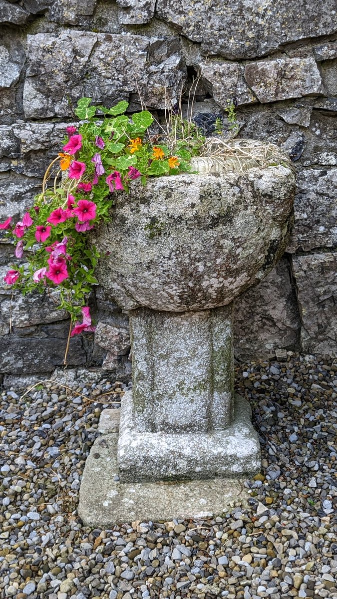 MasonJohnes's tweet photo. One of the best parts of researching the work of stonemasons is getting to examine the range of work at historical sites spanning centuries of style and influence https://t.co/VsTqNWbvD7