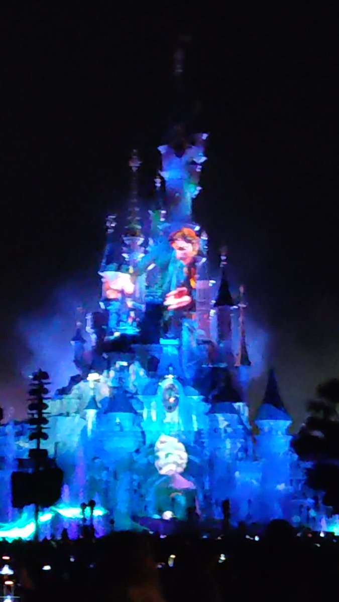 TeamCastagnet's tweet photo. Disneyland Paris.
Disney Illuminations Show.
Frozen.
@DisneylandParis
#LaReineDesNeiges #Frozen #DisneyIlluminations #DisneylandParis2022 #Disney #DisneylandParis #DLP #SleepingBeautyCastle #DisneyParks #DisneyShow #DisneyNightShow #MickeyMouse #ADreamIsAWish (#Photo) (#Picture) https://t.co/PYNZjSaltM