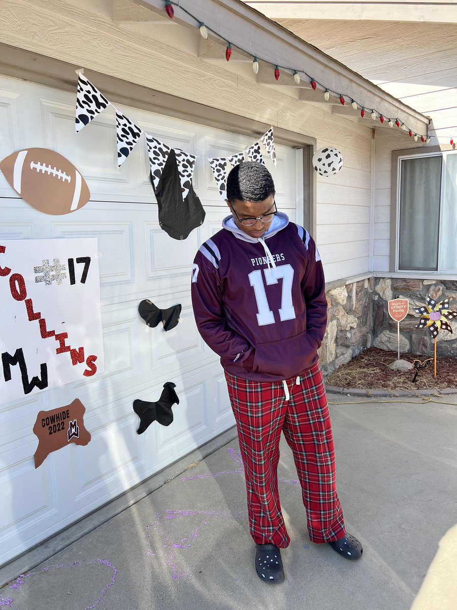 xc_jrcardinals's tweet photo. Getting hyped for Cowhide Week. Thanks to the Mt. Whitney Cheerleaders and Football Moms for setting the mood. Go Pioneers!#RayRayAllDay #17 Rayal Lui Kanale Collins https://t.co/uU8Z2D7oRp