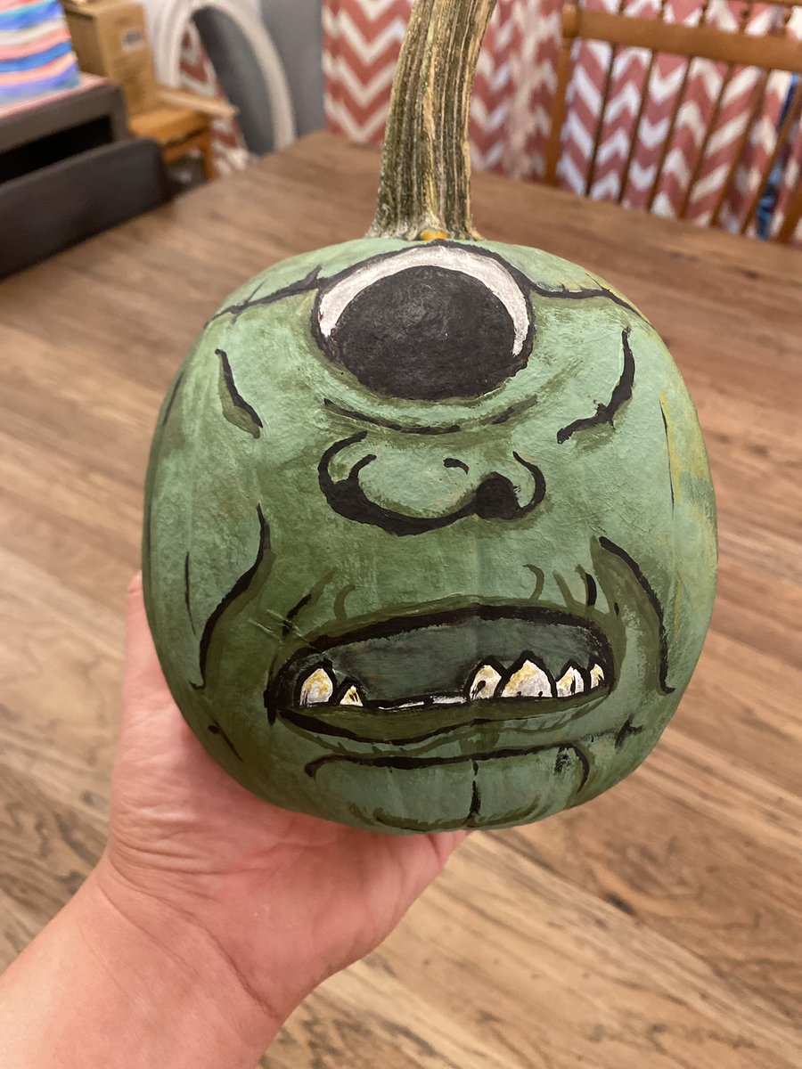 cheddardoodles's tweet photo. Took me a while but I finished my pumpkin painting last night! @BeardedKsum #halloween #pumpkinpainting https://t.co/EKee3I7ZY0