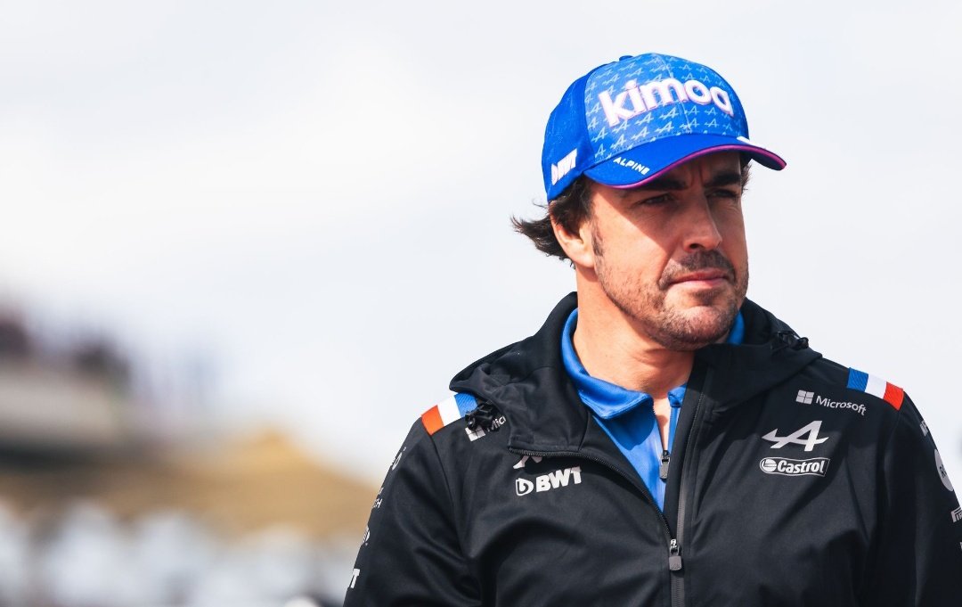 alomgc14's tweet photo. Me he quedado sin calificativos para describir la carrera que ha hecho Fernando Alonso.

Otra lección de no rendirse jamás y luchar hasta el final con lo que haya, por no hablar del valor de seguir al 100% tras volar por los aires y jugarse el tipo.

Mi superhéroe favorito. https://t.co/cn6kiklOjX