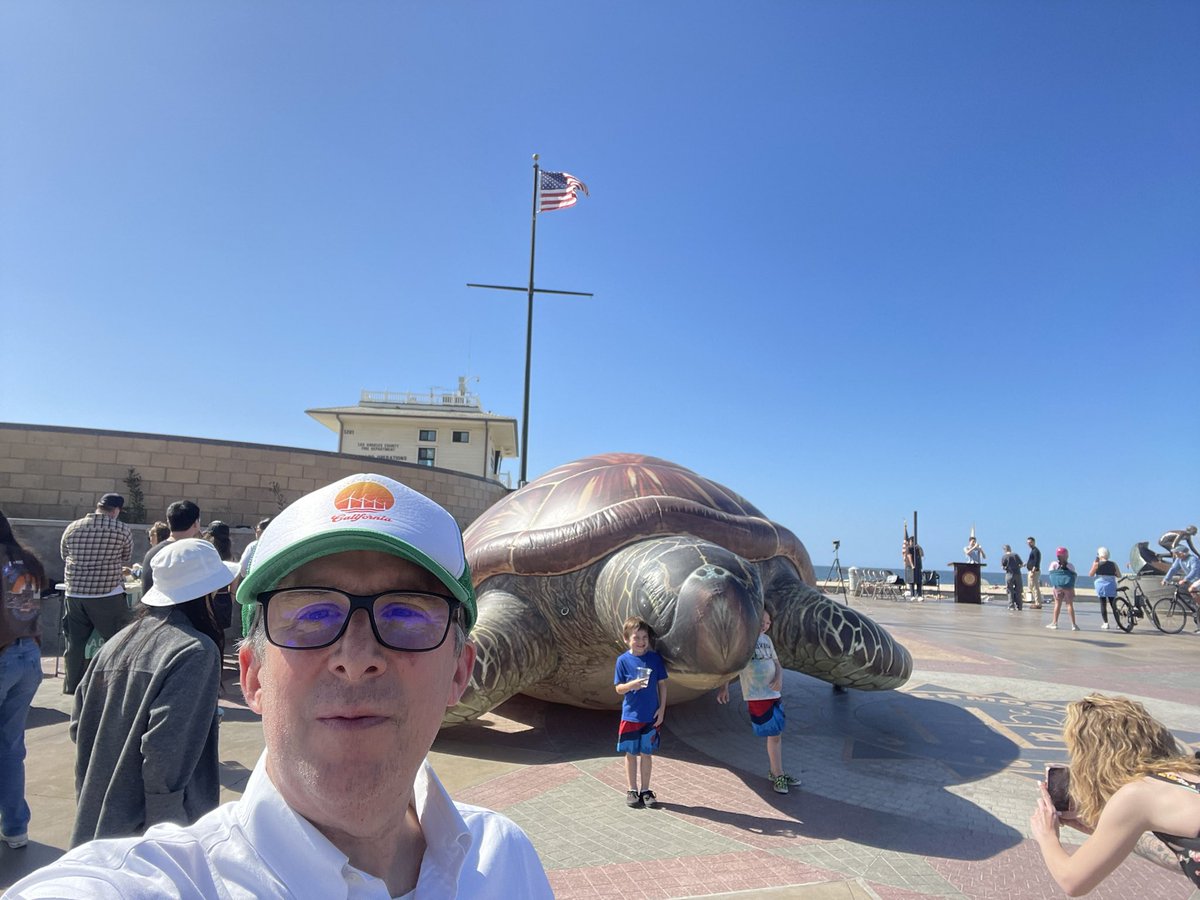 Just another day working to reduce single- use plastic pollution. Thank you <a href="/LuzRivas/">Luz Rivas</a> <a href="/BenAllenCA/">Ben Allen</a> <a href="/AsmMuratsuchi/">Asm. Al Muratsuchi</a>