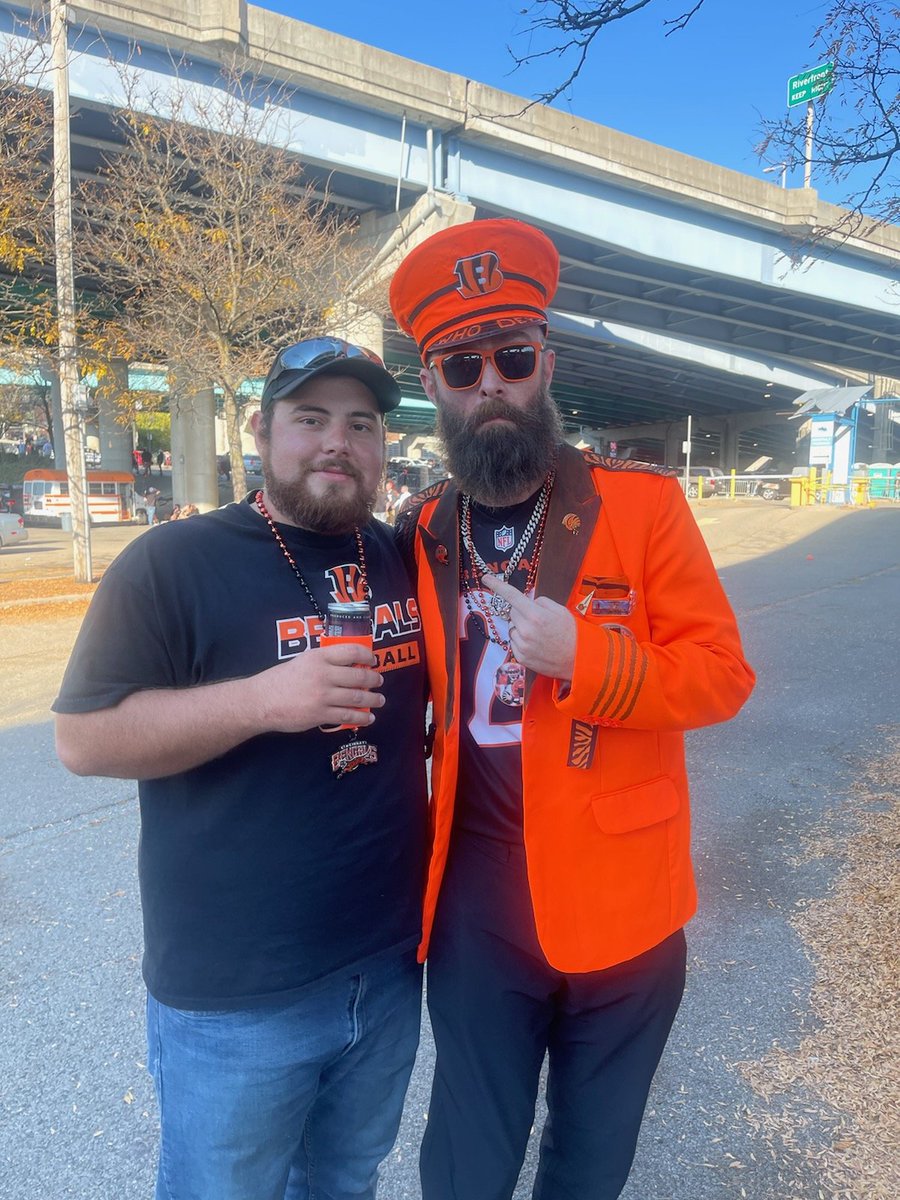 AaronSetters's tweet image. What a great day to meet the legend!! @BengalsCaptain