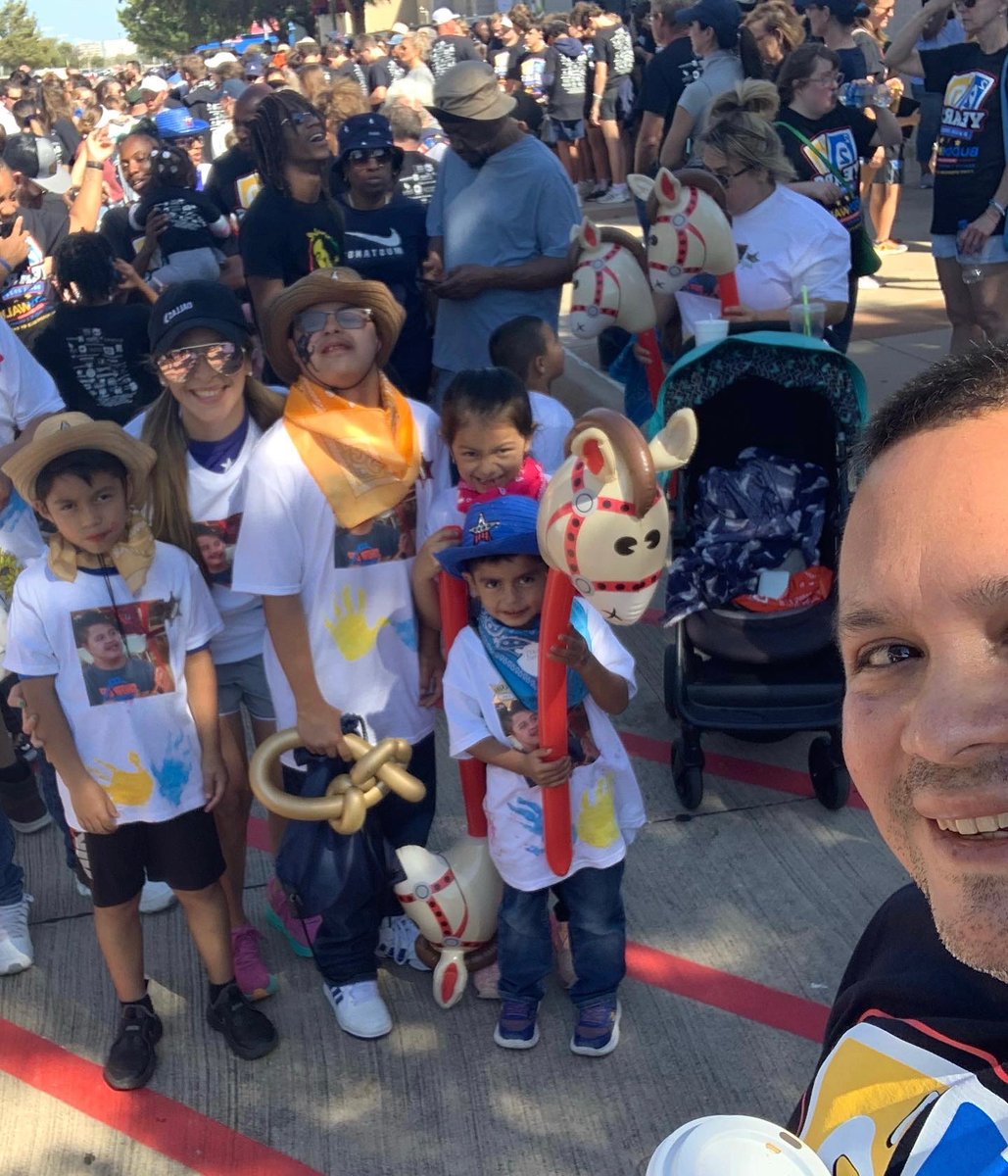 PrestonHollowES's tweet photo. Love this tradition with our PHE Alumni amd current scholars! ๐๐ Extra chromosomeโฆExtra Love! #BuddyWalk22 #Educate #Advocate #Celebrate #DallasBuddyWalk #ValuedandIncluded @ED_Rivera_DISD @JuanCordobaDISD @DISDSPED @dallasschools https://t.co/yMtFdCjoSG