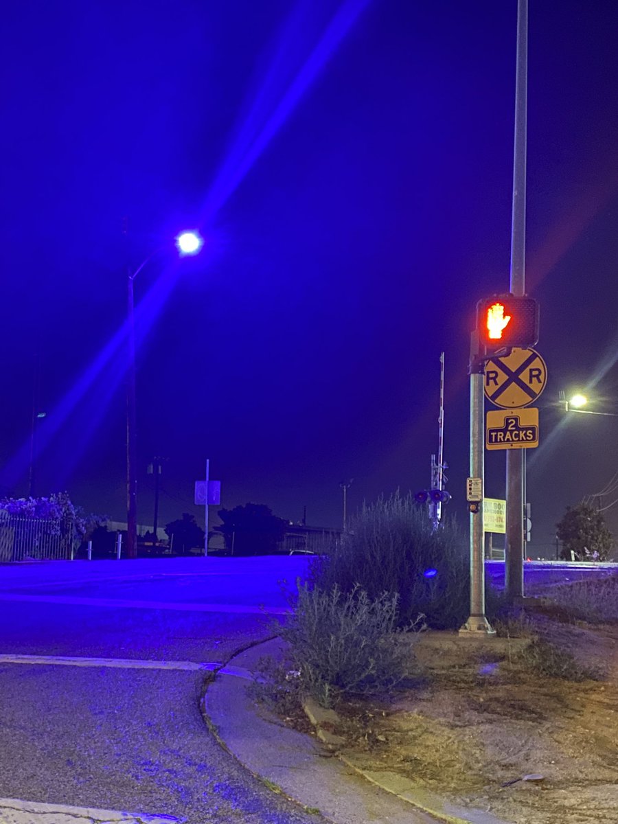 deadwander's tweet photo. i like taking spooky nighttime photos and sometimes i take photos that just encapsulates the vibes of the story i’m writing rn https://t.co/YKBR5AkX9r